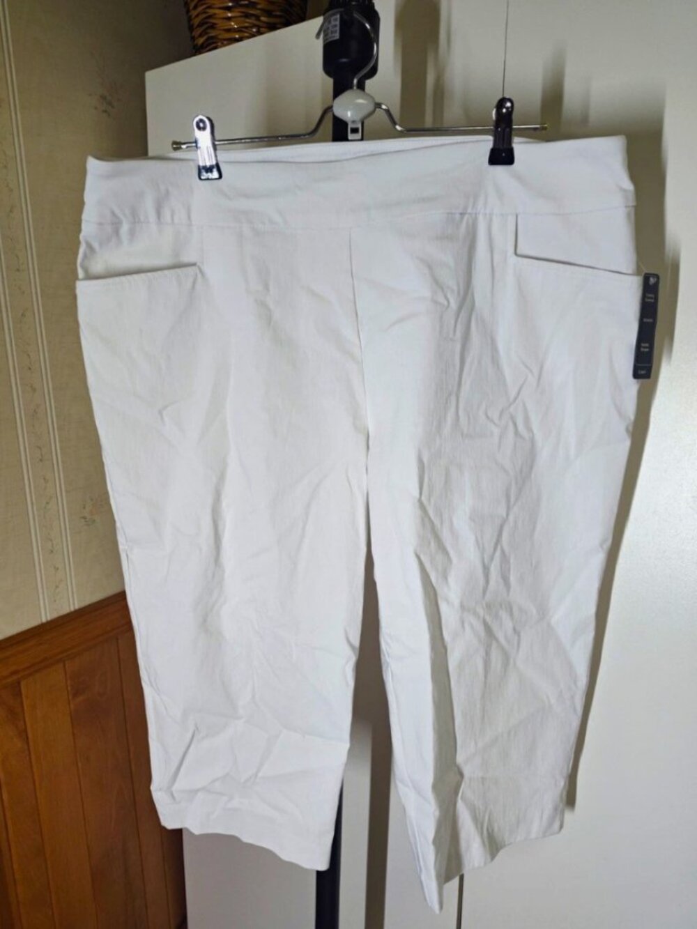 NWT Terra & Sky White Solid 1XL Plus Capri Pants Stretch Tummy Control Pull on